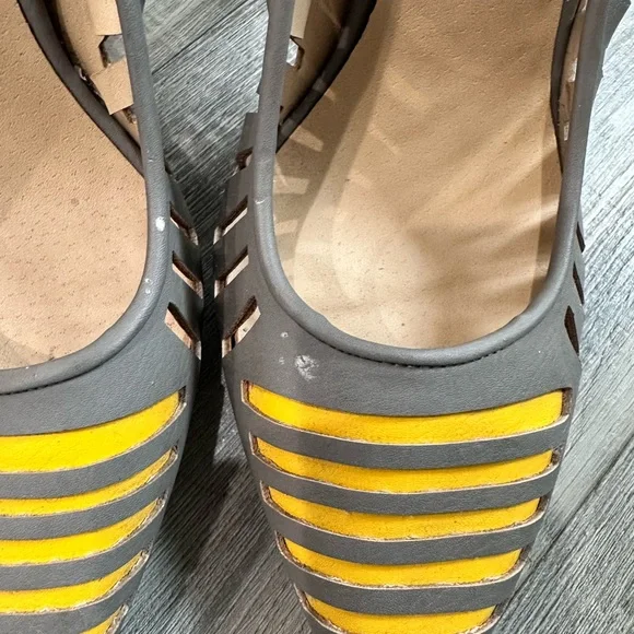 GX by Gwen Stefani -Gray and Yellow Striped Heels - Picture 4 of 6